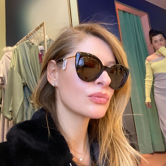 Meet your Posher, Monica - Picture 1 of 1